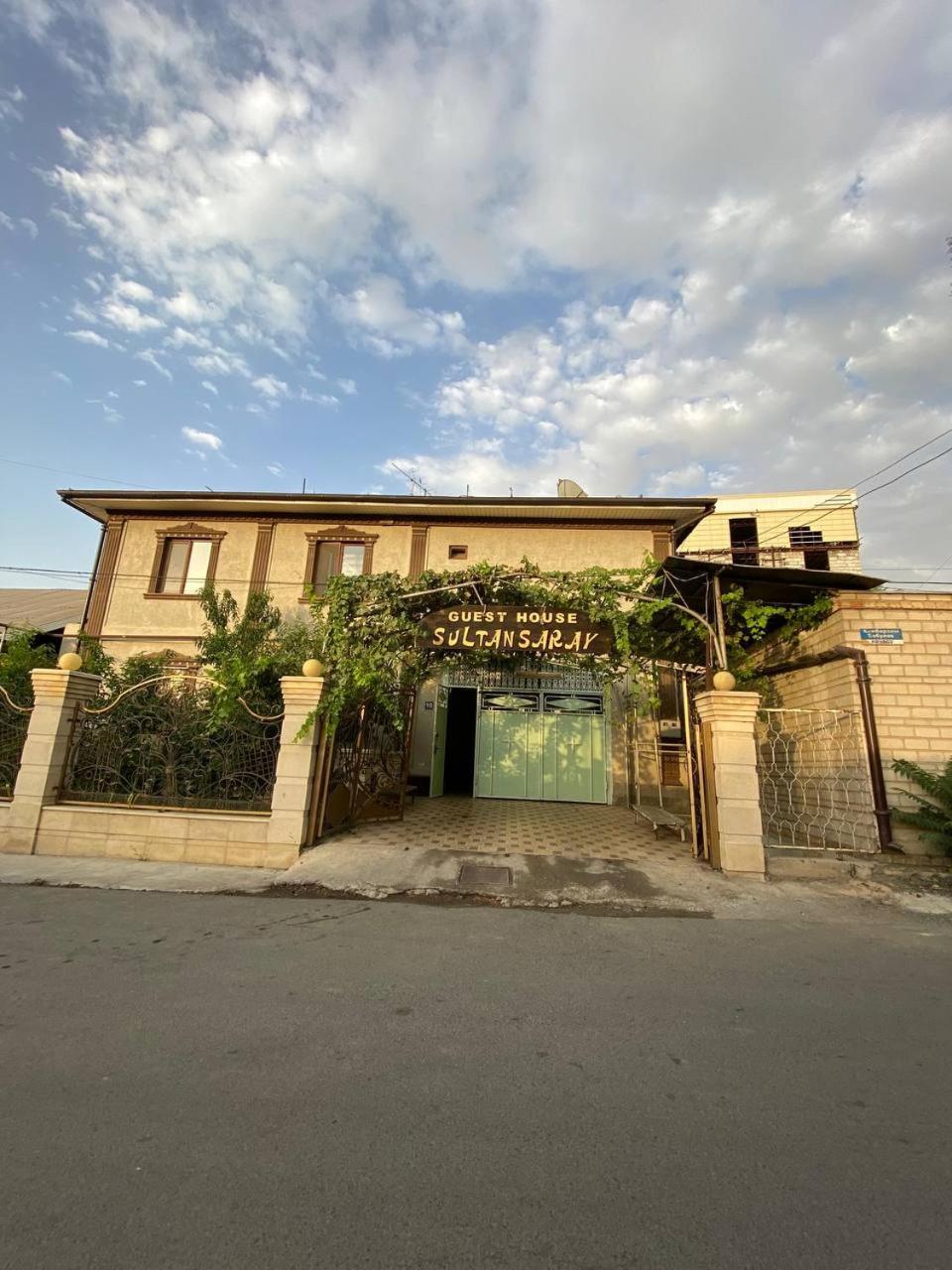 Sultan Saray Hostel Osh Εξωτερικό φωτογραφία