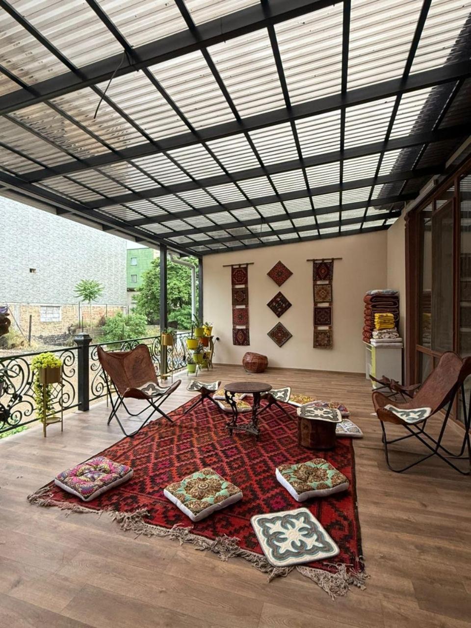 Sultan Saray Hostel Osh Εξωτερικό φωτογραφία